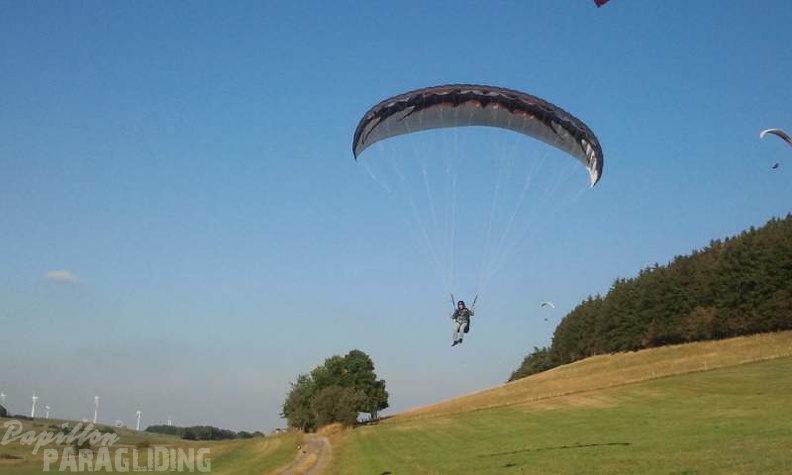 2012 ES.37.12 Paragliding 010