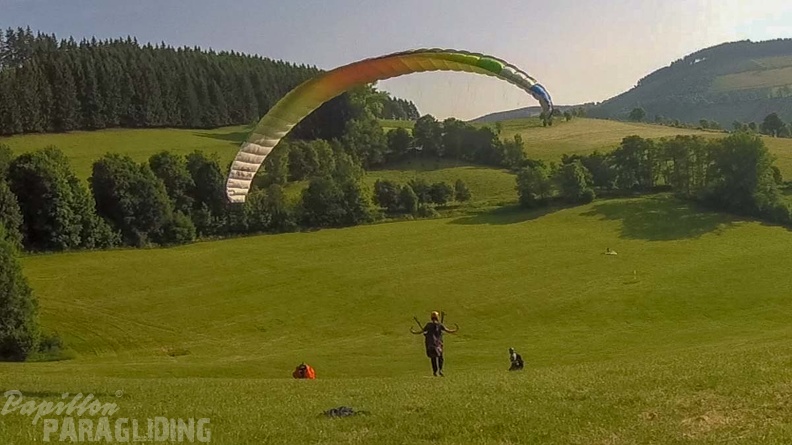 EK_ES_22.18-Paragliding-124.jpg
