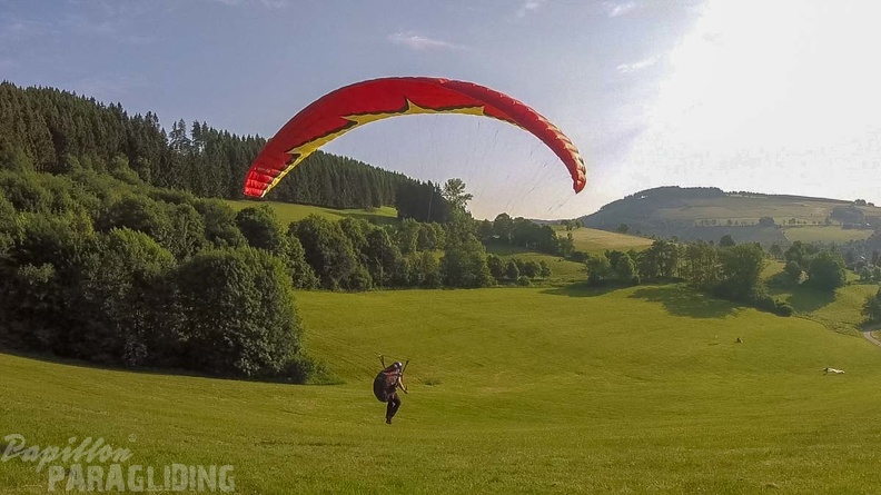 EK_ES_22.18-Paragliding-153.jpg