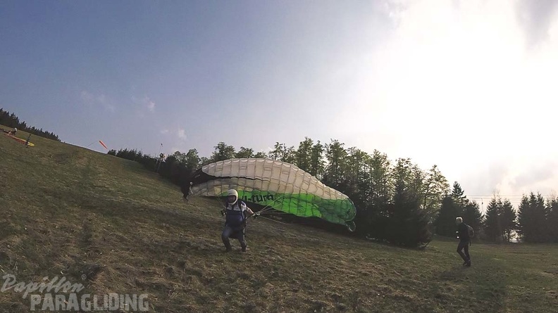 ES17.18_Paragliding-100.jpg