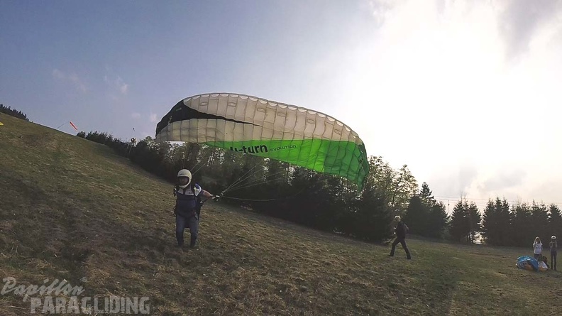 ES17.18_Paragliding-101.jpg