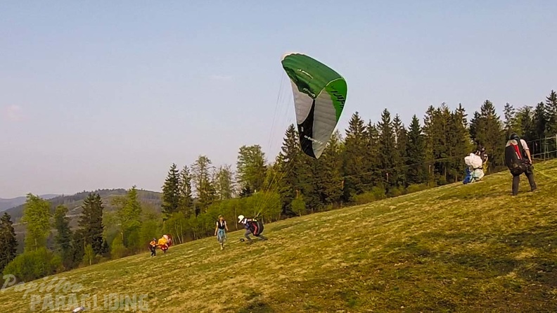 ES17.18 Paragliding-120