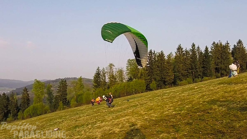ES17.18_Paragliding-121.jpg
