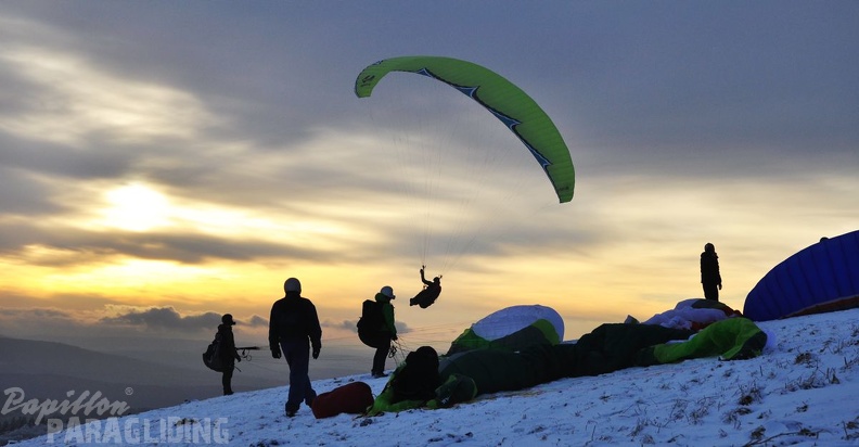 2015-01-18 RHOEN Wasserkuppe Paraglider-Schnee cFHoffmann 077 02