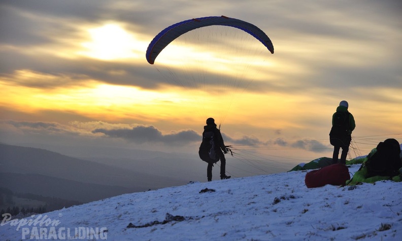 2015-01-18 RHOEN Wasserkuppe Paraglider-Schnee cFHoffmann 083 02