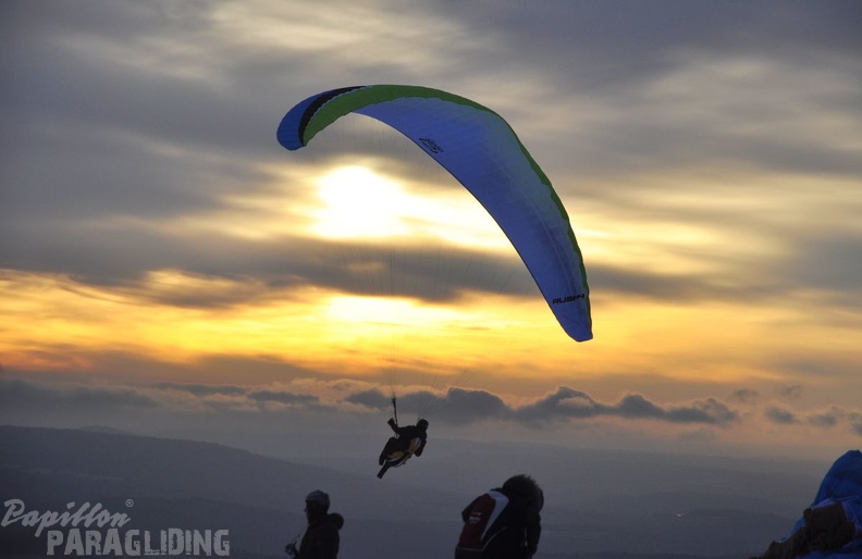 2015-01-18 RHOEN Wasserkuppe Paraglider-Schnee cFHoffmann 085 02