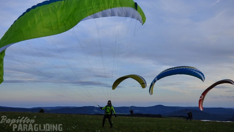 RK26.16 Paragliding-01-1084