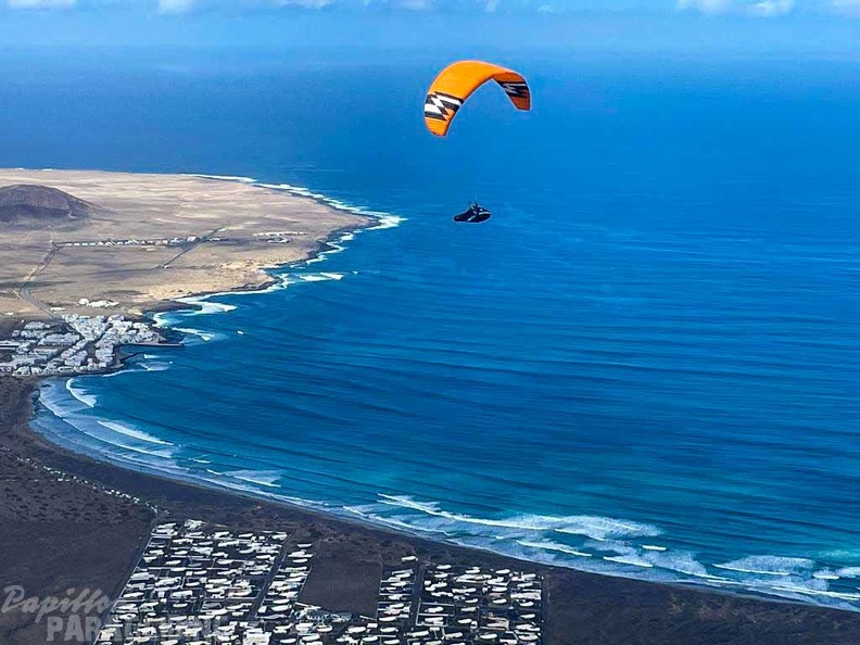 fla8.23-lanzarote-paragliding-landscape-113