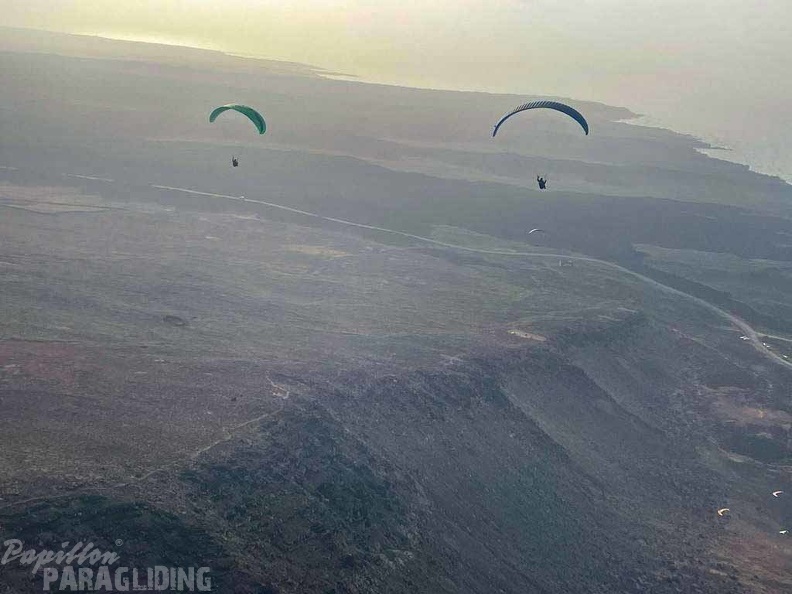 fla8.23-lanzarote-paragliding-landscape-121