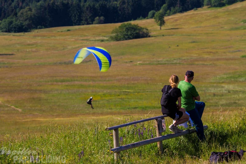 wasserkuppe-paragliding-suedhang-23-06-25.jpg-159