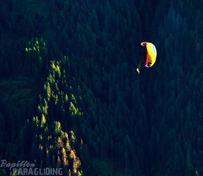 dh32.23-luesen-paragliding-185.jpg
