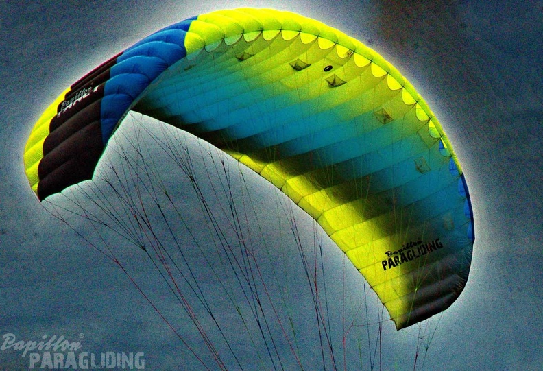 dh32.23-luesen-paragliding-117