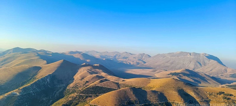 fcf37.23-castelluccio-paragliding-127