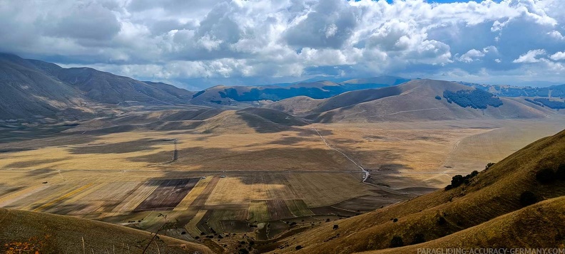 fcf37.23-castelluccio-paragliding-183.jpg