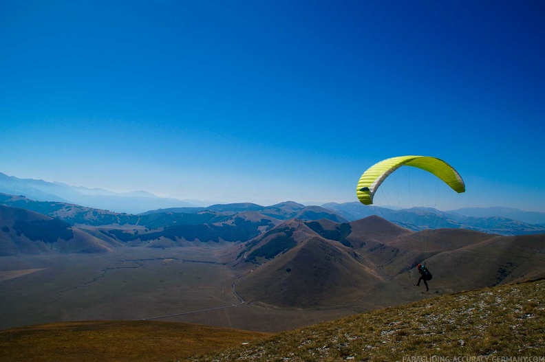 fcf37.23-castelluccio-italien-paragliding-01310