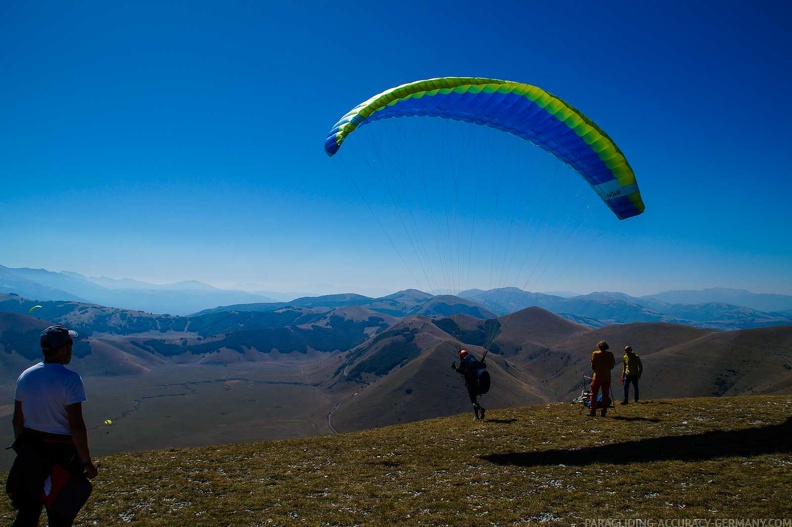 fcf37.23-castelluccio-italien-paragliding-01333