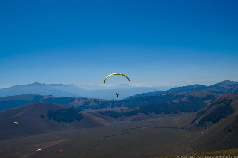 fcf37.23-castelluccio-italien-paragliding-01331