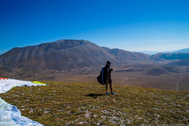 fcf37.23-castelluccio-italien-paragliding-01340