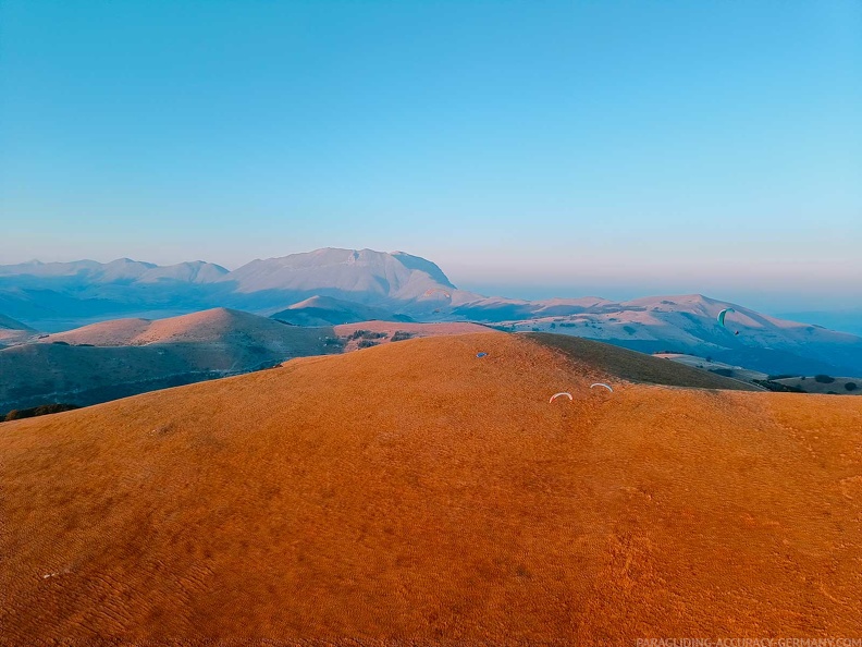 fcf37.23-castelluccio-paragliding-144