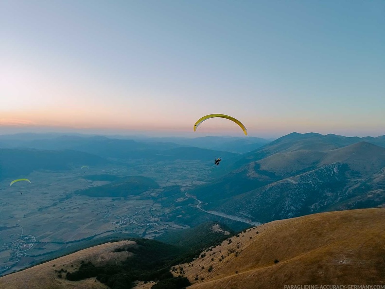 fcf37.23-castelluccio-paragliding-147